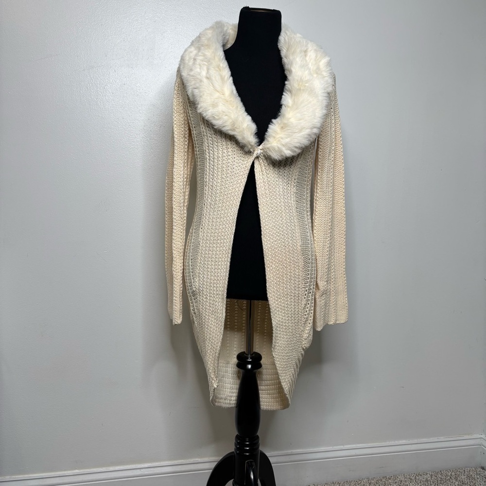 White House Black Market Women’s XS Cream Knit Cardigan Faux Fur Collar